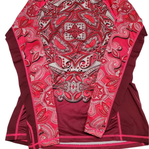 Athleta  long sleeves graphic round neck top S - Picture 4 of 5